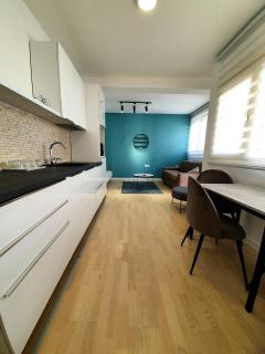 Aleksandar First Sea Line Apartment - Bar - 8