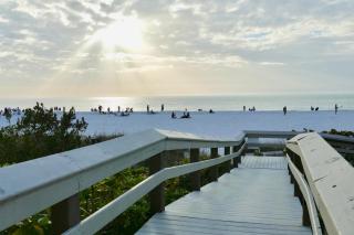 2 Bed South End Beachfront Condo at Popular Seawinds - Marco Island - 7