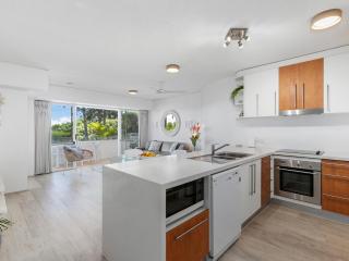 Picture Point 4 - 500m to Hastings St & Noosa Beach - 6