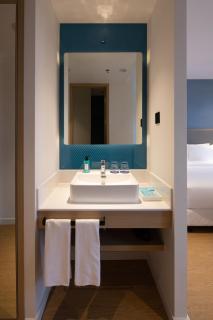 Holiday Inn Express Shenzhen North Station by IHG - 2