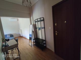 Διαμερίσματα 80 τμήμα με 2 κρεβατοκάμαρες πλήρως ανακαινισμένο σε υπέροχη τοποθεσία. Πολυ κοντά σε παραλιες , μέσα μαζικής μεταφοράς, μπαρ και εστιατόρια - Athens - 5