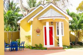 Brownstone Guesthouses - Nassau - 5