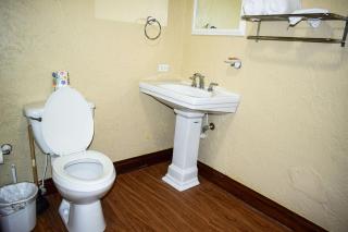 Brownstone Guesthouses Seabeach - Nassau - 4