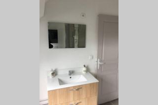 F2 bis proche de toutes commodités - 6