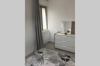 F2 bis proche de toutes commodités - 1