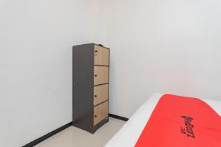 RedDoorz Syariah At Afifah Guest House near Bikasoga Sport Center - 1