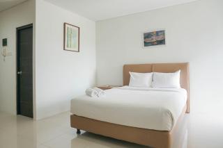 Comfort and Simply Studio Tamansari Semanggi Apartment By Travelio - Jacarta - 3