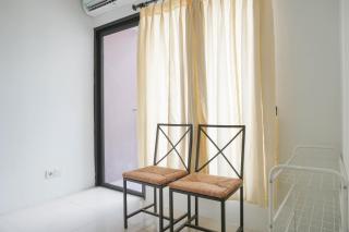 Comfort and Simply Studio Tamansari Semanggi Apartment By Travelio - Jacarta - 1