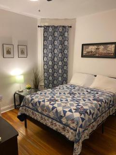 Hollywood Rentals LLC - Chicago - 0