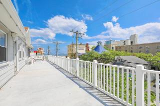 Boardwalk Bungalow - 9