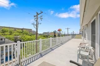 Boardwalk Bungalow - 6
