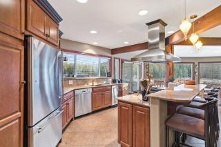 Riverfront Estate - 4