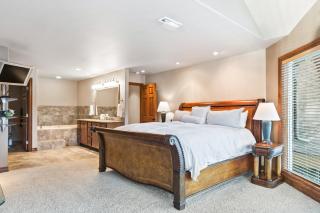 Riverfront Estate - 7