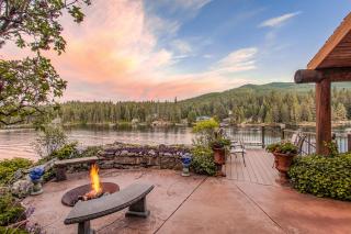 Riverfront Estate - 1