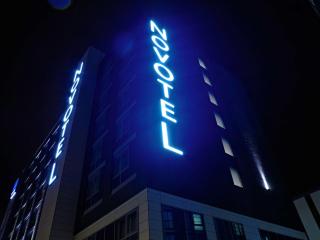 Novotel London Brentford - Brentford - 8