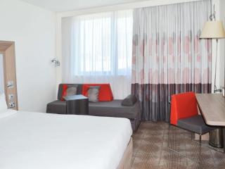 Novotel London Brentford - Brentford - 1