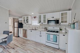 Modern & Cozy stand-alone apartment - perfect stay - 8