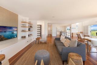 The White House - Spectacular Ocean Views, WiFi, Central Coolum - Coolum Beach - 1