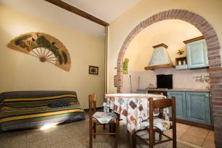 Tuscan Rustic Apartment - 9