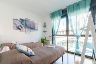 DOCK OF THE BAY GENOVA, Stylish Apartment in the Heart of Genoa with Air Conditioning, Private free Garage, Harbour View, extra garage at 25,00 euro per night on request, Welcome kit Priority with Prosecco - 1