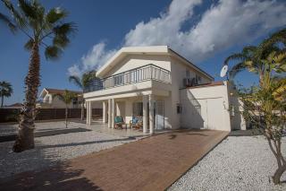 Villa Magusta - Modern 4 Bedroom Ayia Thekla Villa With Pool - Close To The Beach - Agia Napa - 5