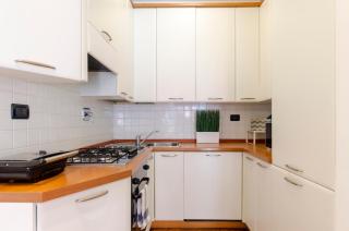 DOCK OF THE BAY GENOVA, Stylish Apartment in the Heart of Genoa with Air Conditioning, Private free Garage, Harbour View, extra garage at 25,00 euro per night on request, Welcome kit Priority with Prosecco - 3