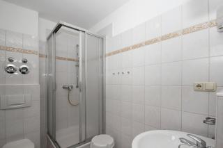 strandnah, mit Balkon und Sauna- und Schwimmbadnutzung im AHOI Erlebnisbad in Sellin gratis - Villa Strandmuschel FeWo 07 - Göhren - 4