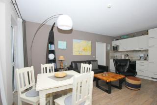 strandnah mit Terrasse, gratis Nutzung vom AHOI Erlebnisbad und Sauna in Sellin - Strandhaus Mönchgut FeWo09 - Lobbe - 4