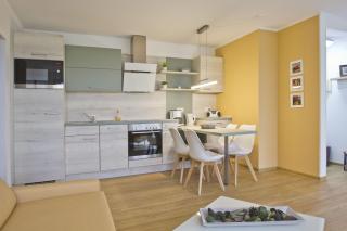 Strandhaus Mönchgut Ferienwohnung 13 mit Sauna- und Schwimmbadnutzung im AHOI Sellin - Lobbe - 2