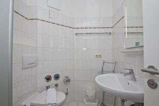 strandnah, Terrasse, AHOI Erlebnisbad gratis in Sellin - Strandresidenz Brandenburg FeWo01 - 3