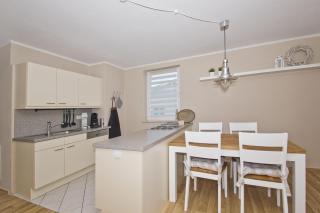 Ferienwohnung mit Balkon, gratis Nutzung vom AHOI Erlebnisbad und Sauna in Sellin - Haus Strandeck FeWo 20 - Göhren - 3