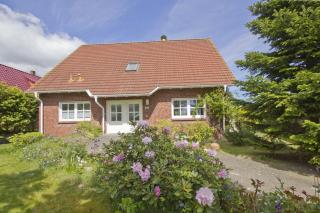 strandnahe Ferienwohnung mit schönem Garten - Ferienhaus Gisela FeWo Vilmblick - Neuendorf - 0