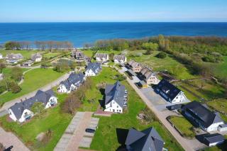 strandnahe FeWo mit Terrasse, gratis Nutzung vom AHOI Erlebnisbad und Sauna in Sellin - Rex Rugia FeWo 10-4 - Lobbe - 1