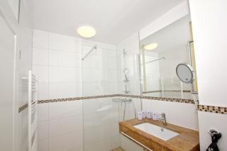 strandnahe FeWo mit Terrasse, gratis Nutzung vom AHOI Erlebnisbad und Sauna in Sellin - Rex Rugia FeWo 10-3 - Lobbe - 1