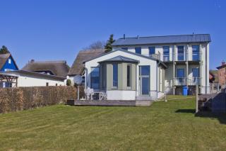 Balkon mit Meerblick, ruhige Lage - Ferienhaus Distelfink FeWo 01 - Groß Zicker - 0