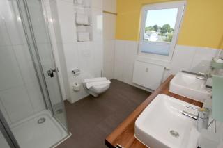 mit Meerblick und Balkon, gratis Nutzung vom AHOI Erlebnisbad und Sauna in Sellin - Meeresblick FeWo 60 - Göhren - 2