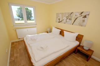 mit Meerblick und Balkon, gratis Nutzung vom AHOI Erlebnisbad und Sauna in Sellin - Meeresblick FeWo 60 - Göhren - 1