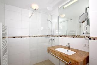 strandnahe FeWo mit Balkon, gratis Nutzung vom AHOI Erlebnisbad und Sauna in Sellin - Rex Rugia FeWo 14-7 - Lobbe - 1