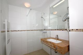 strandnahe FeWo mit Terrasse, gratis Nutzung vom AHOI Erlebnisbad und Sauna in Sellin - Rex Rugia FeWo 14-3 - Lobbe - 1