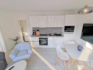 moderne Ferienwohnung mit eigener Terrasse - Haus Inselwind FeWo MEERhafen - Groß Zicker - 2