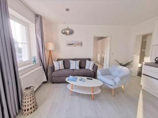 moderne Ferienwohnung mit eigener Terrasse - Haus Inselwind FeWo MEERhafen - Groß Zicker - 3