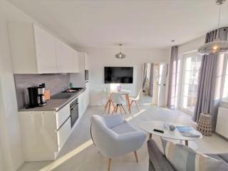 moderne Ferienwohnung mit eigener Terrasse - Haus Inselwind FeWo MEERhafen - Groß Zicker - 1