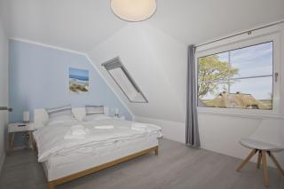 mit Meerblick, gratis Nutzung vom AHOI Erlebnisbad und Sauna in Sellin - Haus Inselblick FeWo MEERrauschen - Groß Zicker - 2