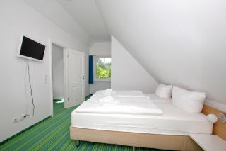 strandnahe FeWo mit Balkon, gratis Nutzung vom AHOI Erlebnisbad und Sauna in Sellin - Rex Rugia FeWo 30-5 - Lobbe - 1