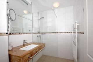 strandnahe FeWo mit Terrasse, gratis Nutzung vom AHOI Erlebnisbad und Sauna in Sellin - Rex Rugia FeWo 14-4 - Lobbe - 1