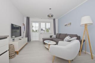 moderne Ferienwohnung mit eigener Terrasse - Haus Inselwind FeWo MEERsand - Groß Zicker - 3