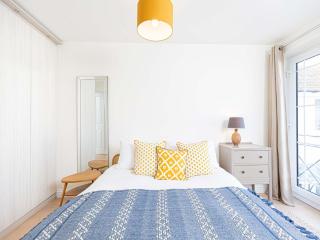 10 Tivoli Mews - By Luxury Apartments - 3