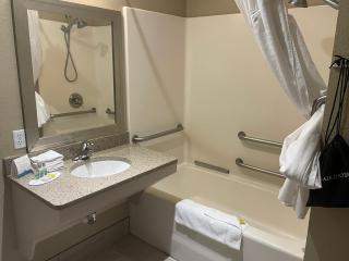 Stay Suites formerly known as Days Inn & Suites by Wyndham La Crosse-Onalaska - Onalaska - 2