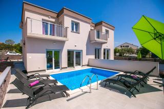 House Pink - Vrh - 0