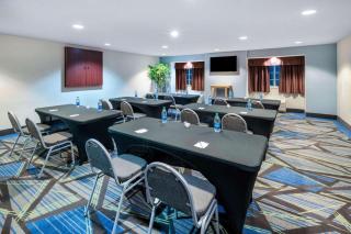 Microtel Inn & Suites Columbus North - Columbus - 1